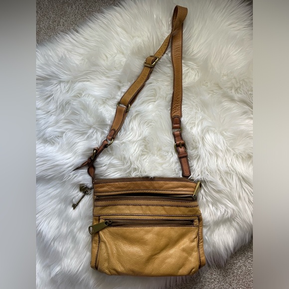 Fossil Tan Yellow Leather Crossbody Purse, Vintage with Adjustable Strap - Picture 2 of 12